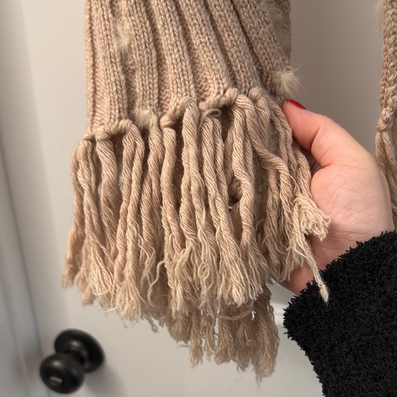 Cozy Tan Knit Fur Vest with Fringe - Picture 4 of 5